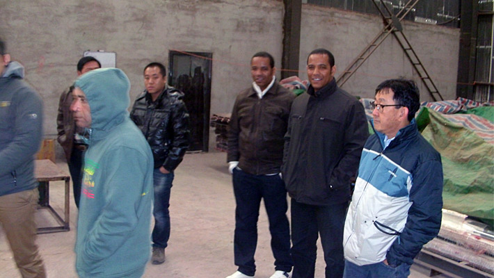 南非客户前来我厂订购制瓦设备